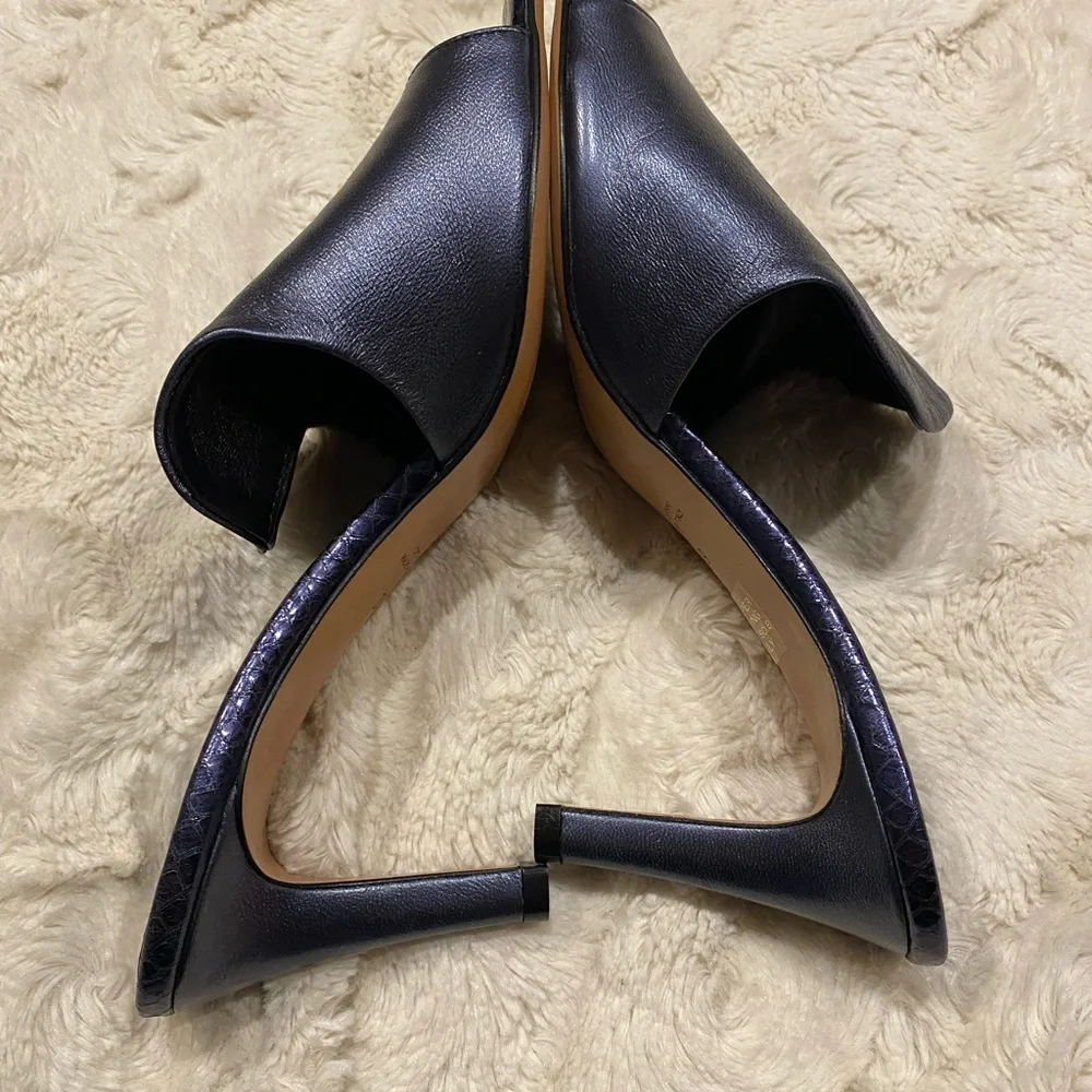 AGL Dark Navy Blue Metallic Leather Heels size 8.5, super soft and lightweight.